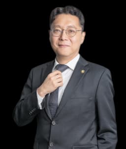 사건담당변호사 권일